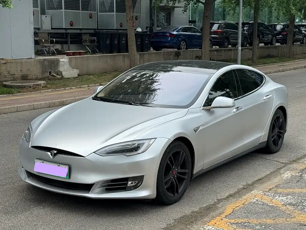 Tesla Model S 2014 — фото 3