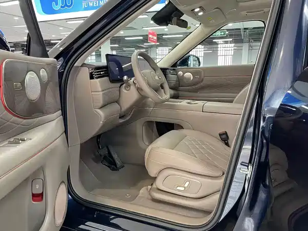 IM Motors LS9 2025