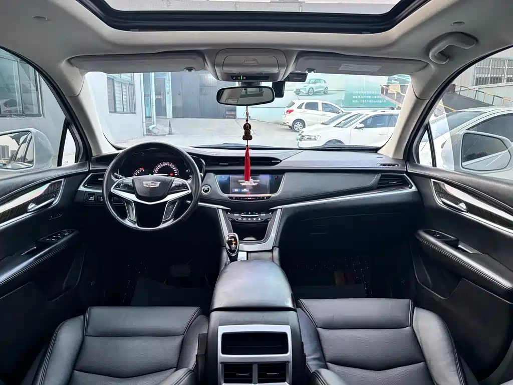 Cadillac XT5 2017 — фото 12
