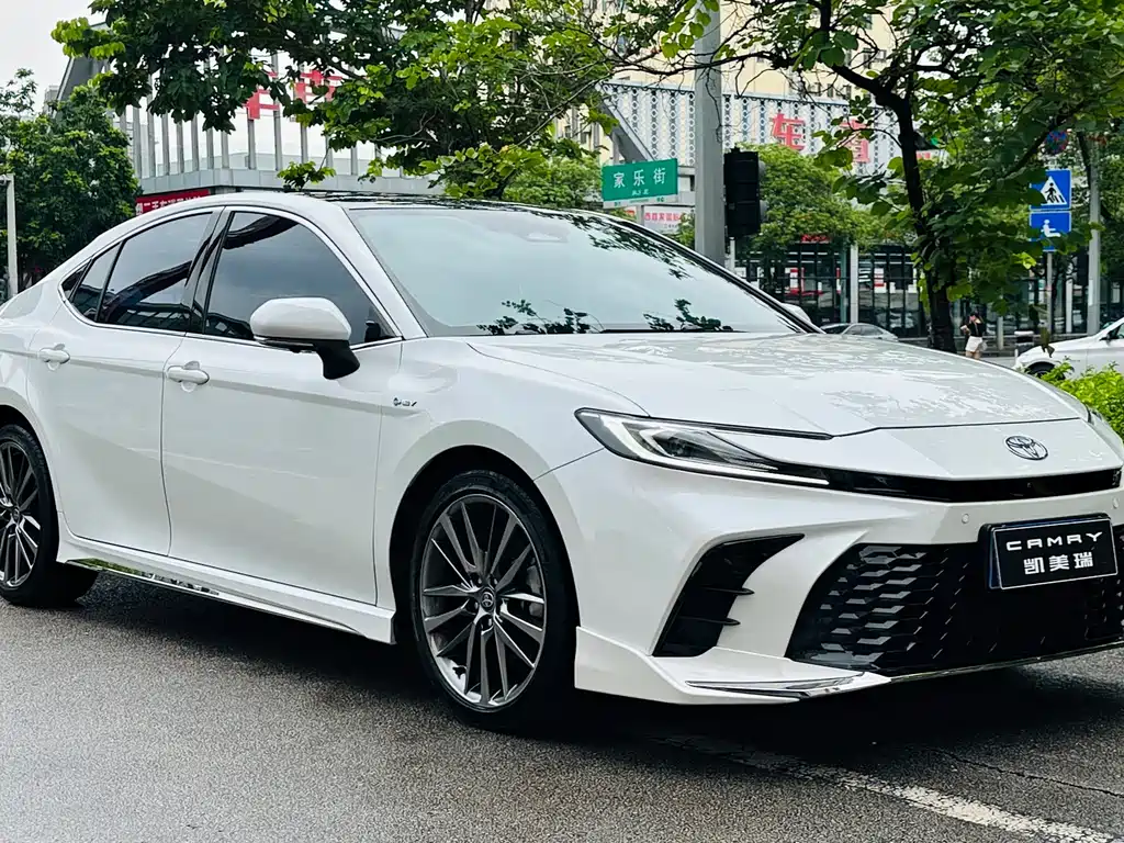 Toyota Camry 2024 — фото 3