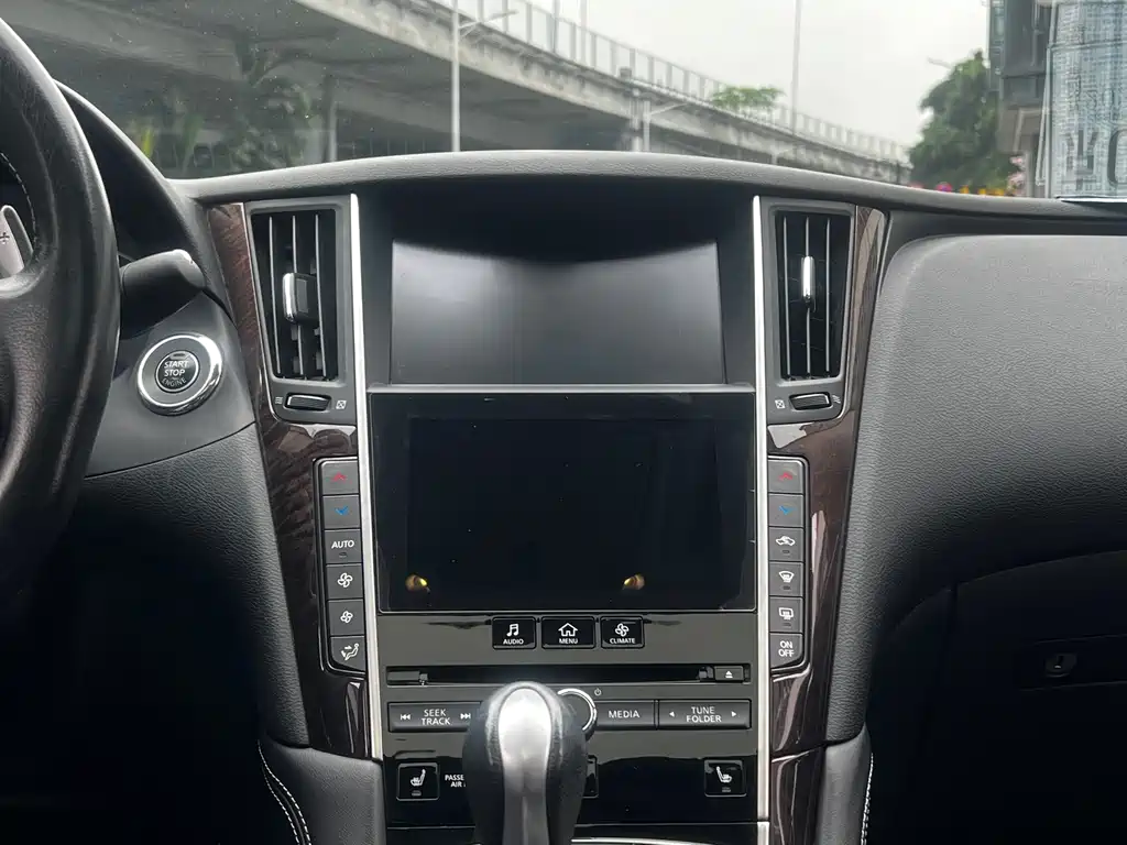 Infiniti Q50L 2017 — фото 35