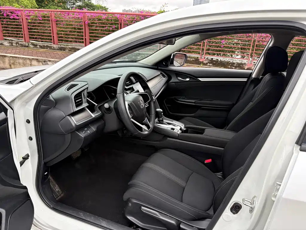 Honda Civic 2019 — фото 10
