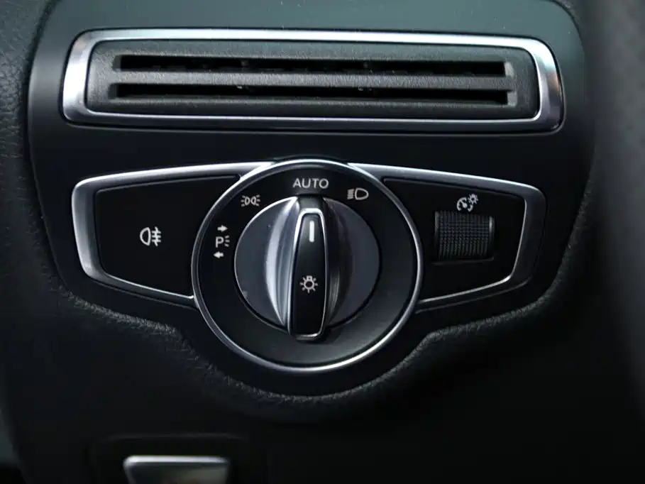 Mercedes-Benz C-Class 2019 — фото 10
