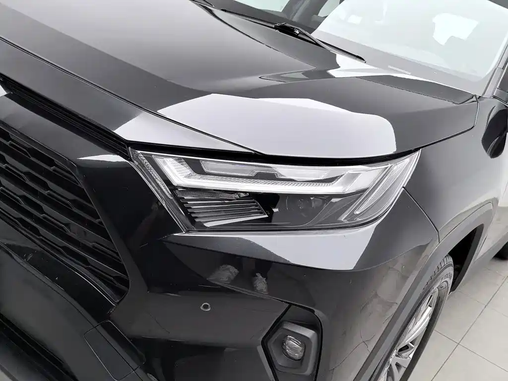 Toyota RAV4 2023 — фото 7