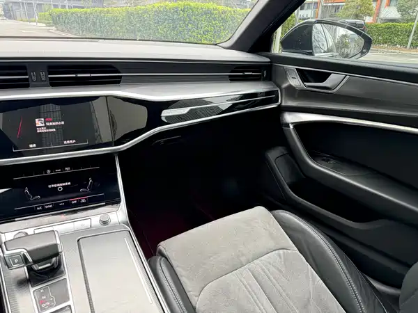 Audi A6L 2022