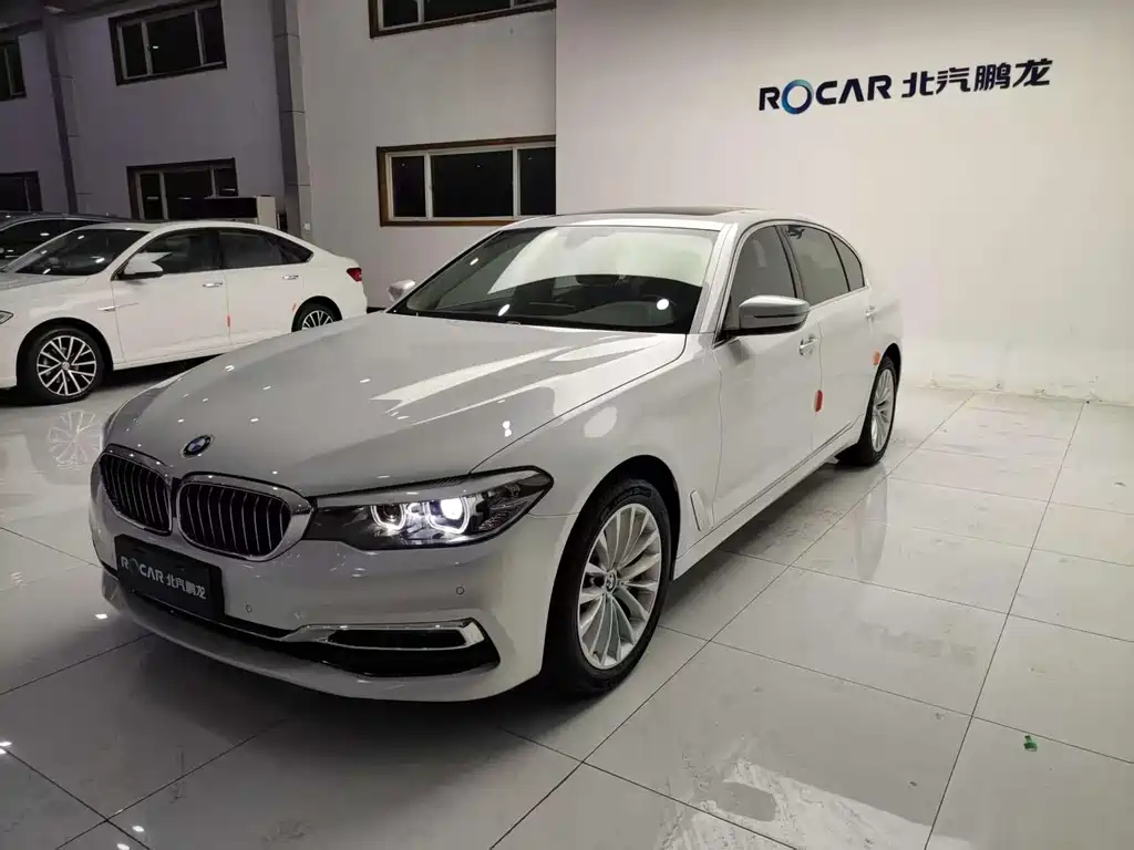 BMW 5 Series 2019 — фото 24
