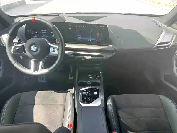 BMW M235L 2025