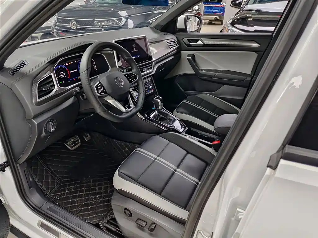 Volkswagen T-Roc 2024