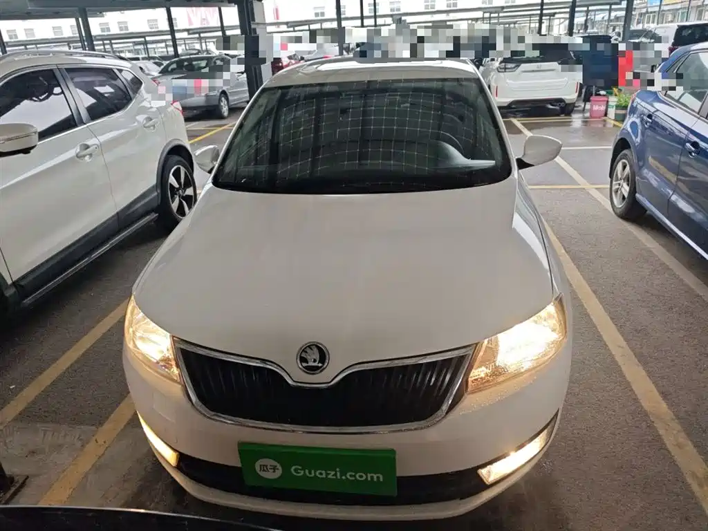 Skoda Rapid Spaceback 2017 — фото 3