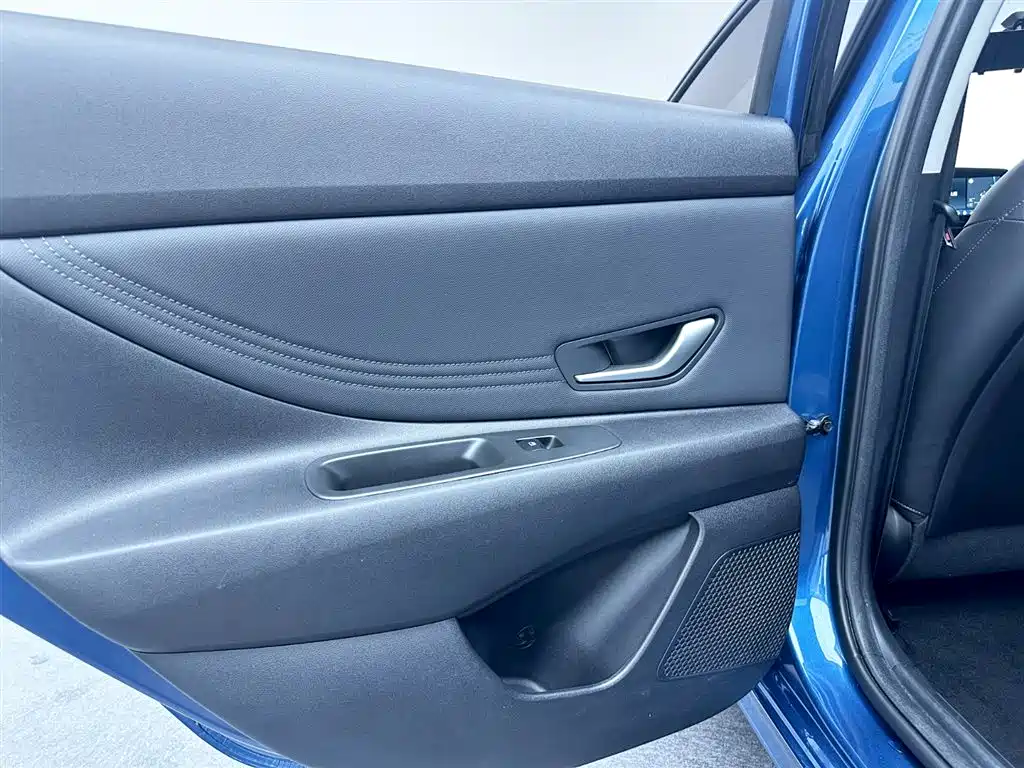Hyundai Elantra 2023 — фото 16