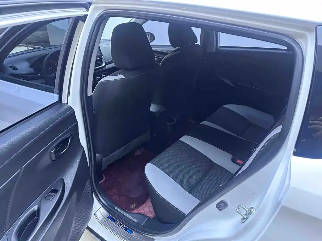 Toyota Yaris L 2022 — фото 10