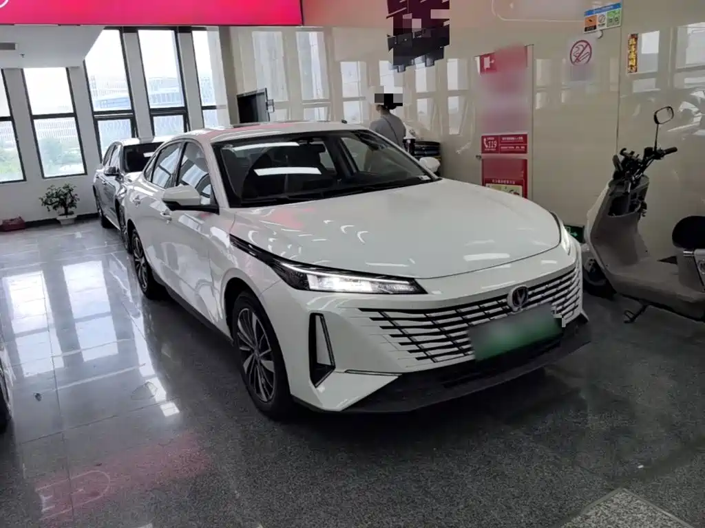 Changan Eado PHEV 2026 — фото 4
