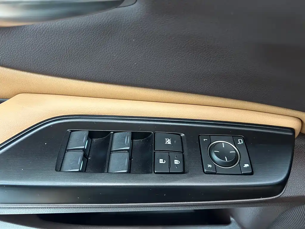 Lexus ES 2018 — фото 22
