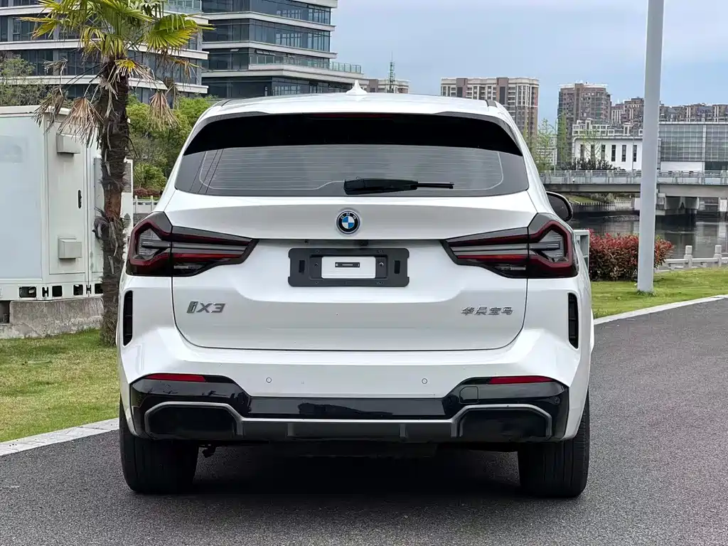 BMW iX3 2023 — фото 8