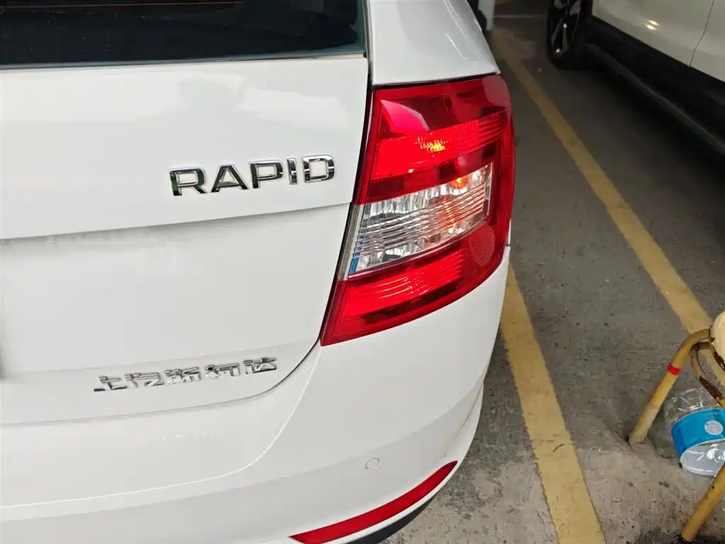 Skoda Rapid Spaceback 2017 — фото 8