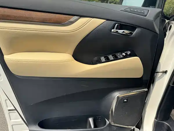 Toyota Alphard 2016