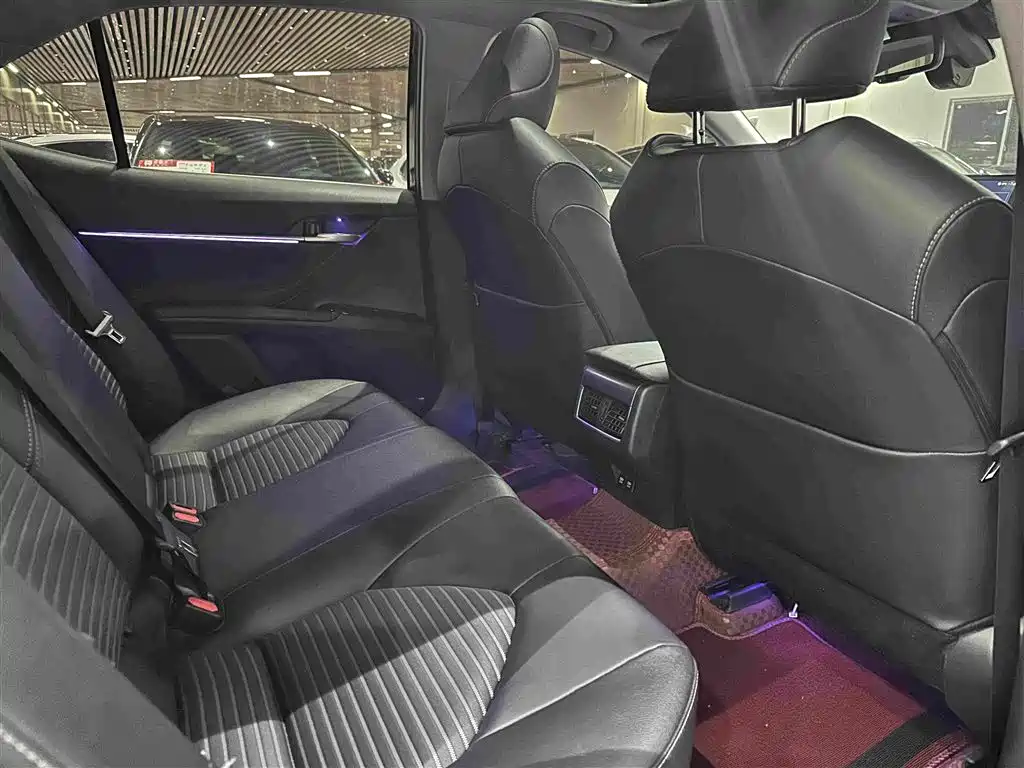 Toyota Camry 2022 — фото 10