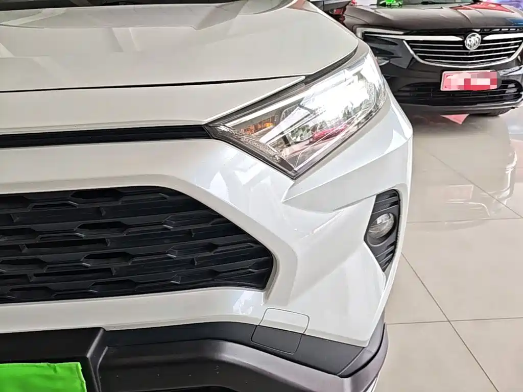 Toyota RAV4 2021 — фото 24