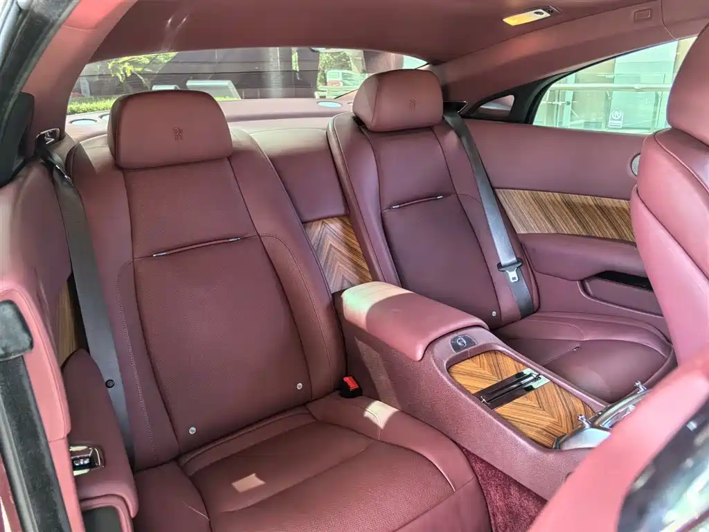 Rolls-Royce Phantom 2016 — фото 11