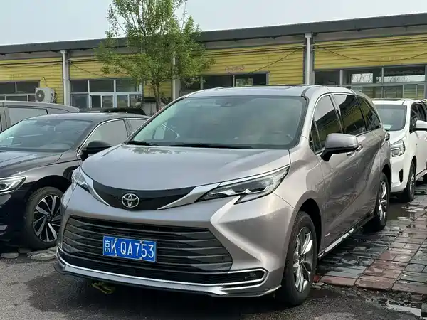 Toyota Sienna 2024