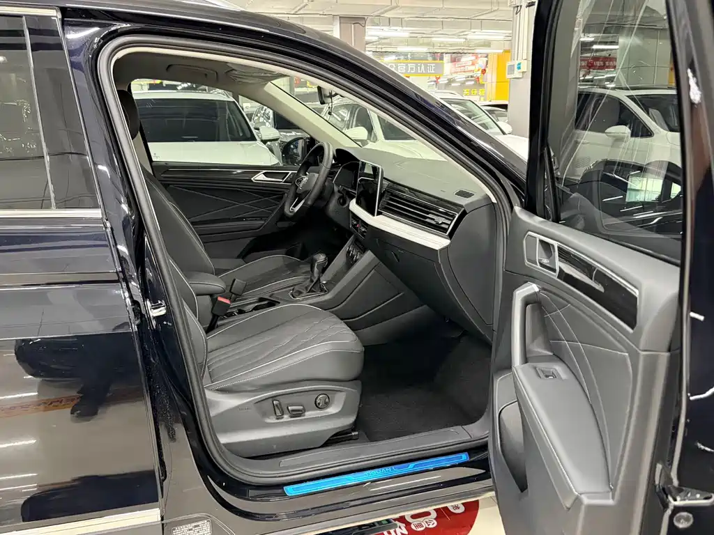Volkswagen Tiguan L 2023 — фото 12