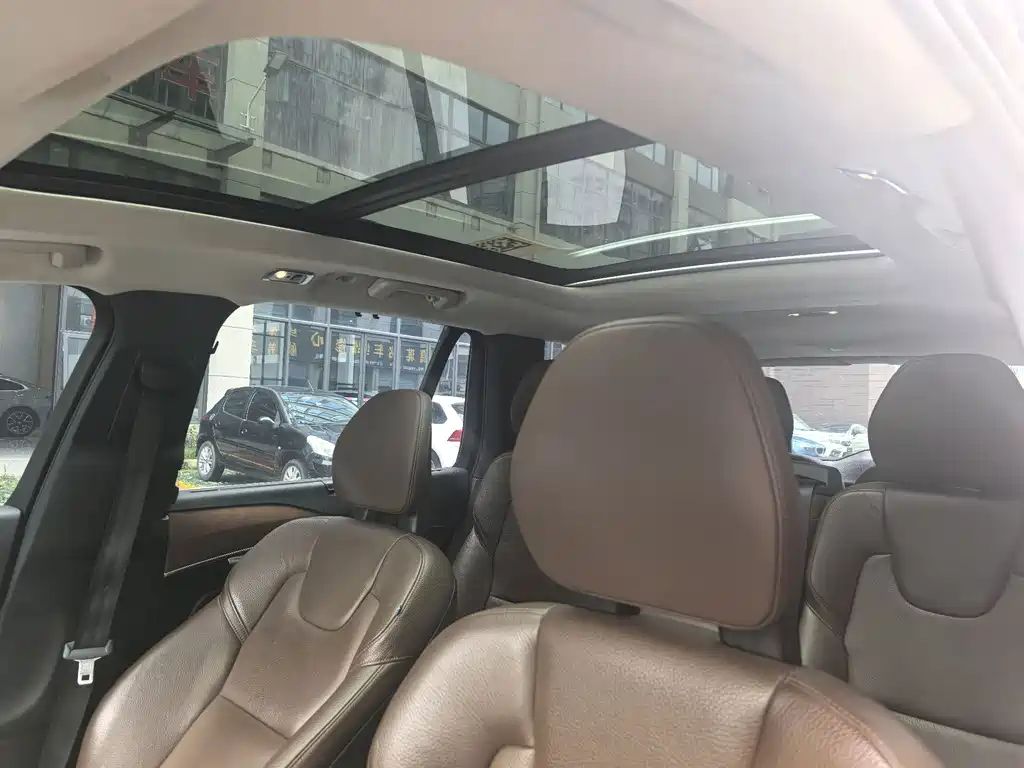 Volvo XC90 2020 — фото 10