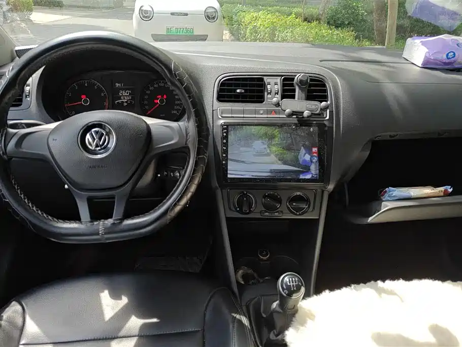 Volkswagen Polo 2015 — фото 12