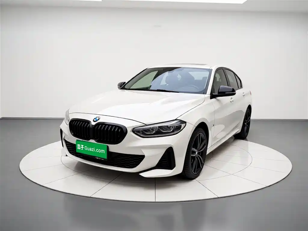 BMW 1 Series 2022 — фото 1