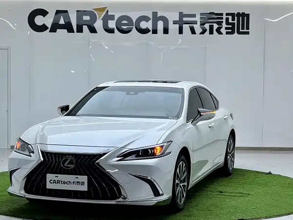 Lexus ES 2023