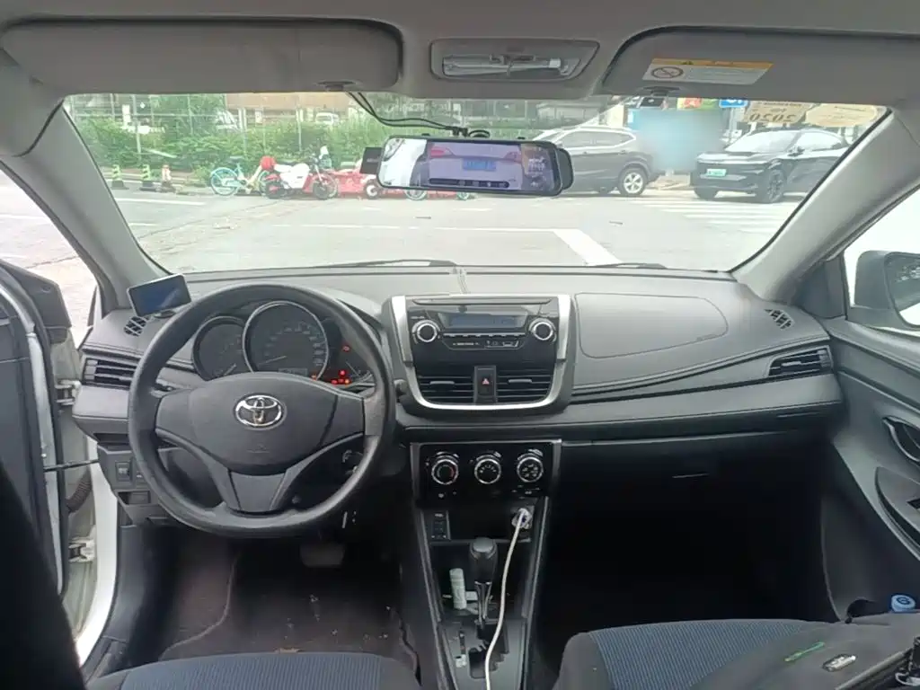 Toyota Yaris L 2017 — фото 6