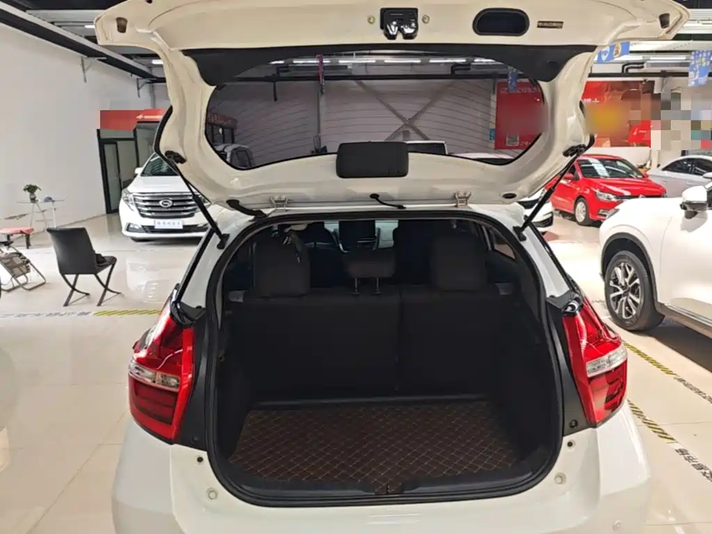Toyota Yaris L 2021 — фото 19
