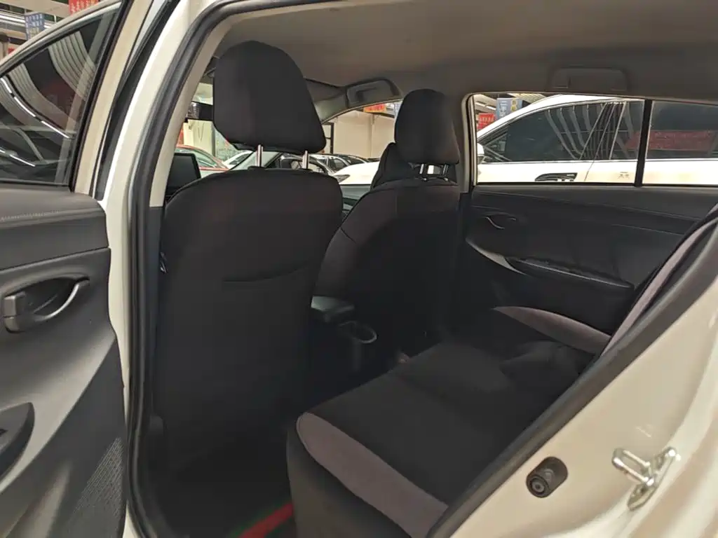 Toyota Yaris L 2021 — фото 17