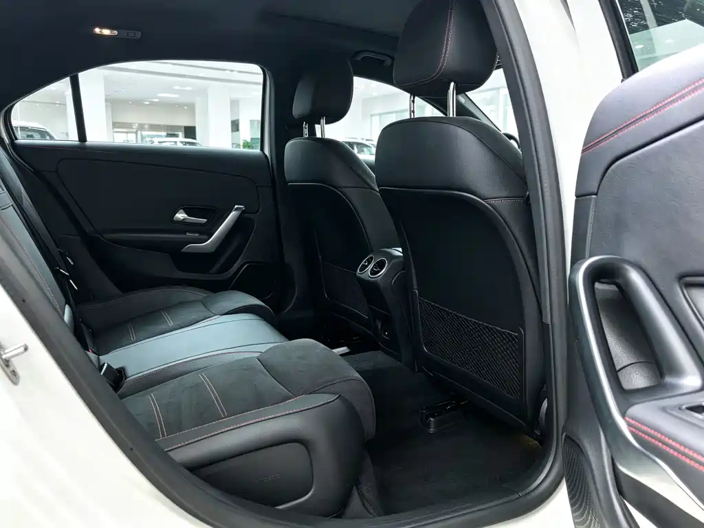 Mercedes-Benz A-Class 2024 — фото 11