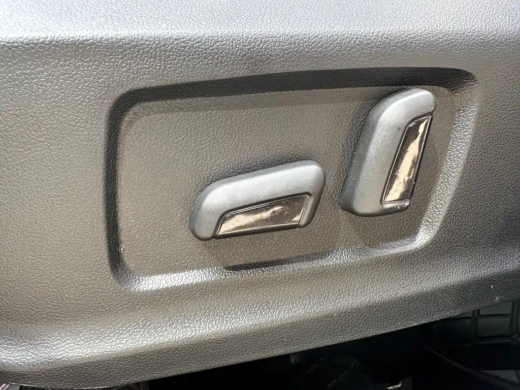 Mitsubishi Outlander 2023 — фото 11