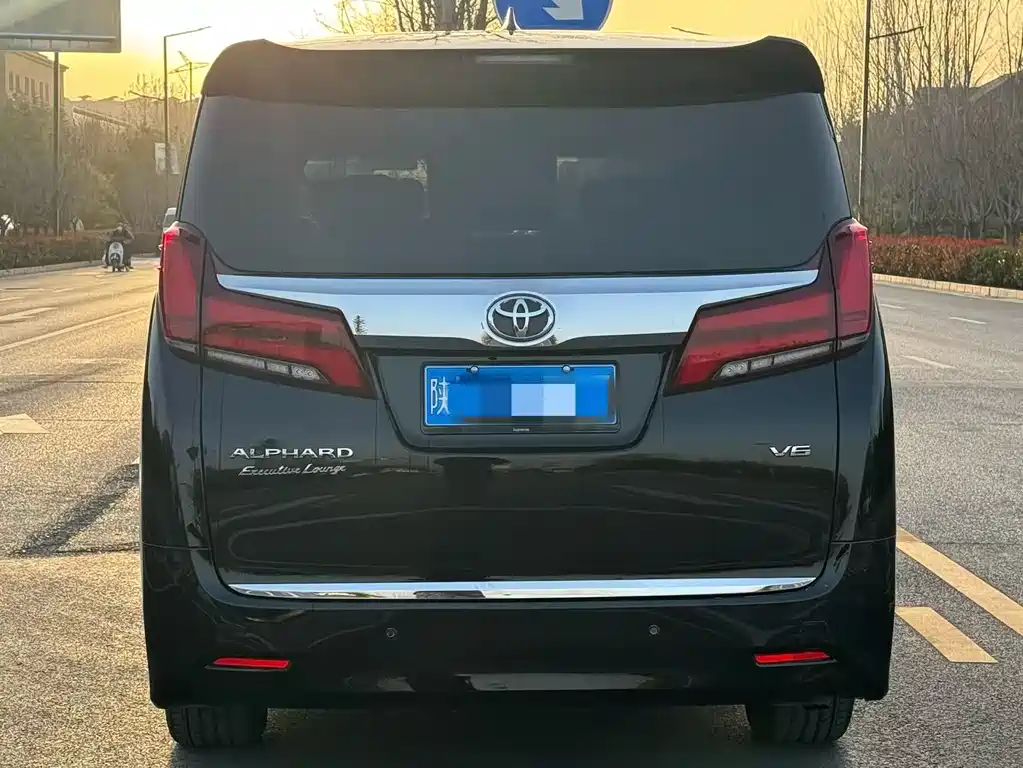 Toyota Alphard 2018 — фото 8