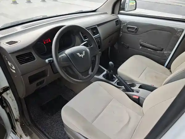 Wuling Rongguang V 2015