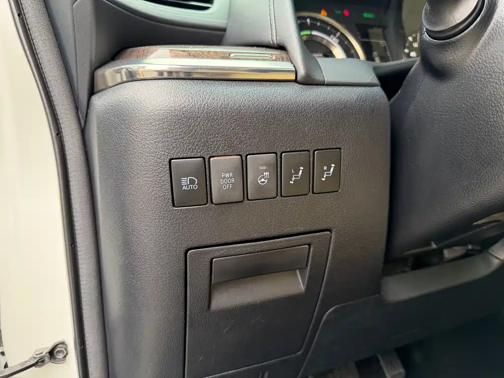 Toyota Alphard 2019 — фото 13