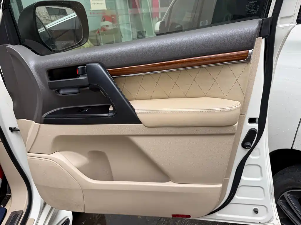 Toyota Land Cruiser 2018 — фото 16