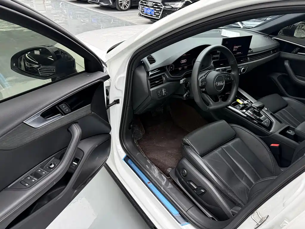 Audi A4L 2023 — фото 15