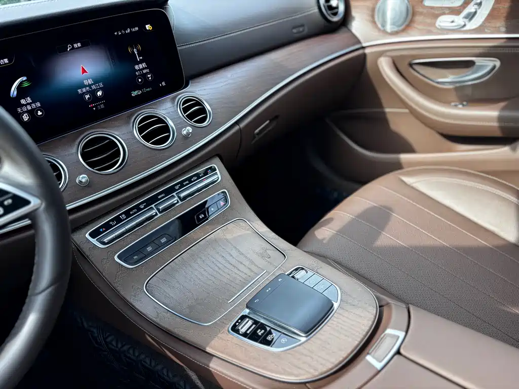 Mercedes-Benz E-Class 2023 — фото 21