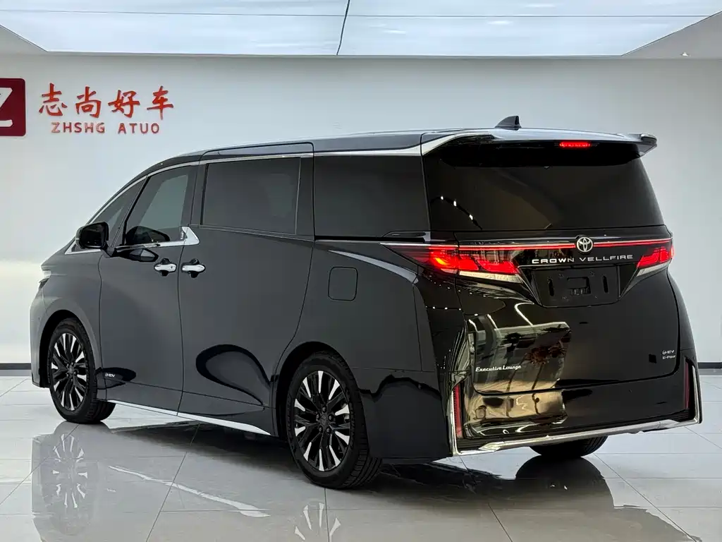 Toyota Vellfire 2024 — фото 12