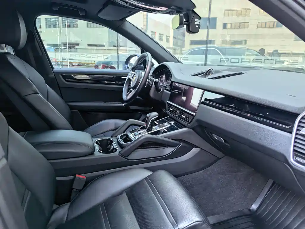 Porsche Cayenne 2019 — фото 16