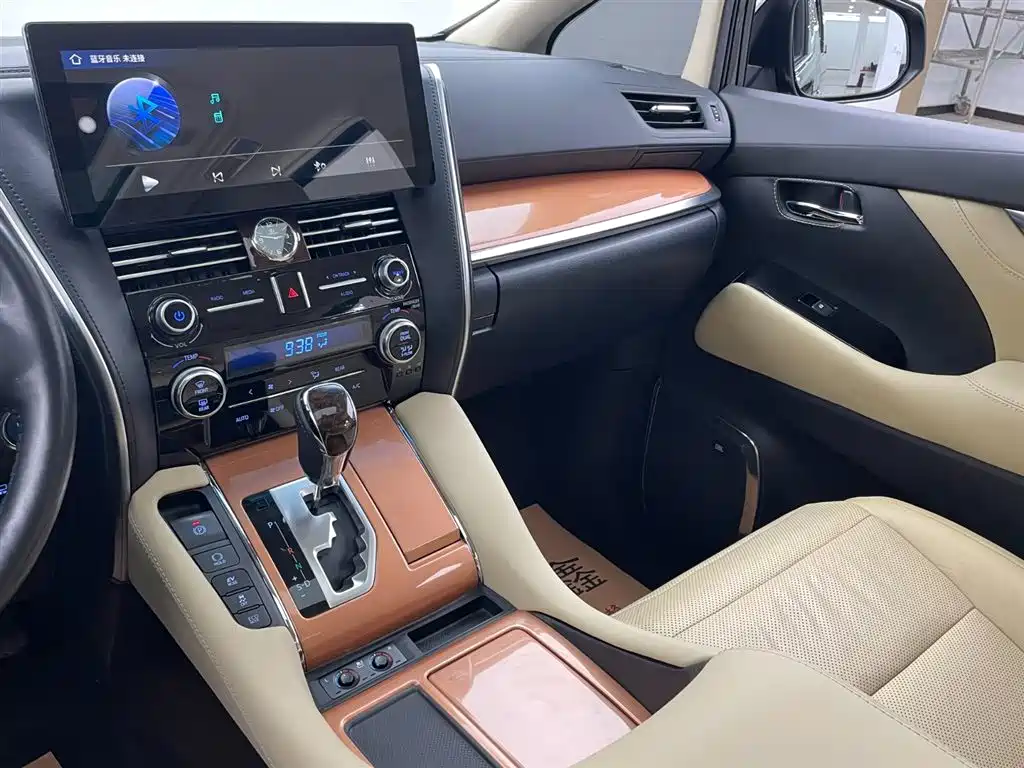 Toyota Alphard 2020 — фото 24