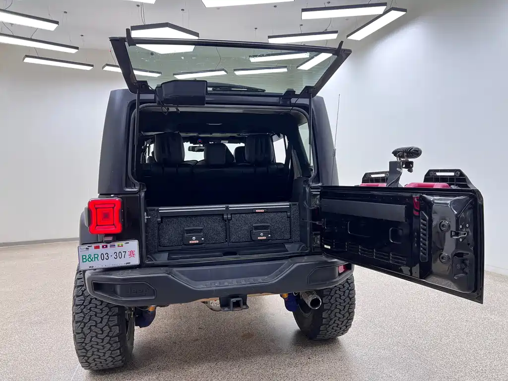 Jeep Wrangler 2019 — фото 31