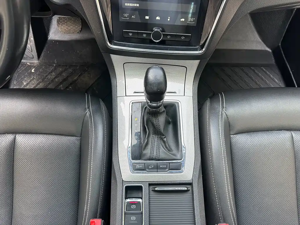 Roewe RX5 New Energy 2019 — фото 16