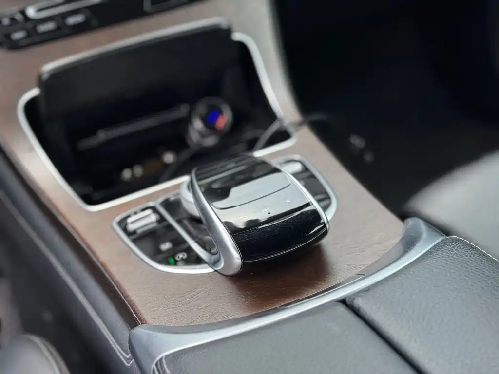 Mercedes-Benz GLC 2017 — фото 12