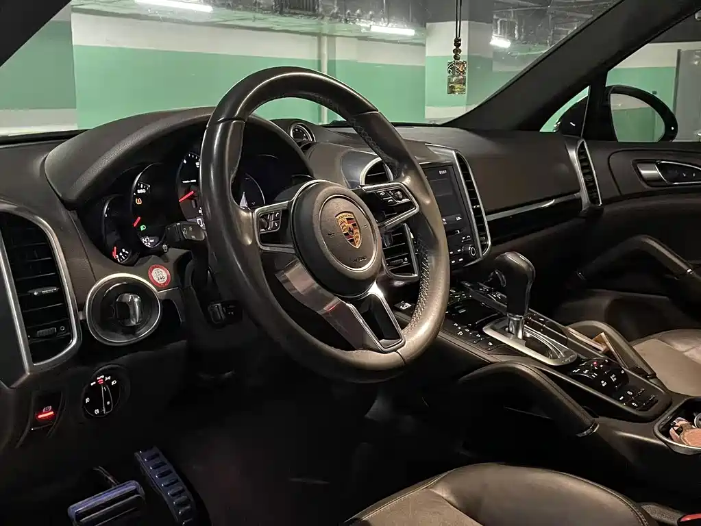 Porsche Cayenne 2017 — фото 9