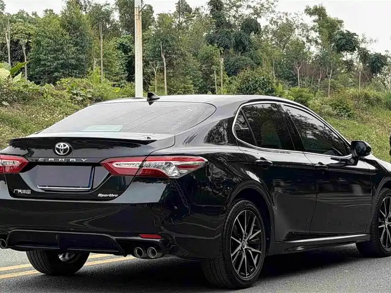 Toyota Camry 2023 — фото 6