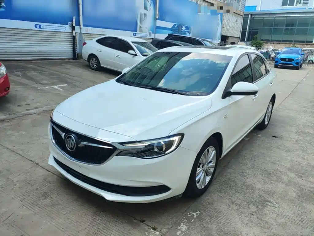 Buick Excelle 2018 — фото 1