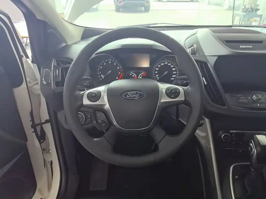 Ford Kuga 2016 — фото 11
